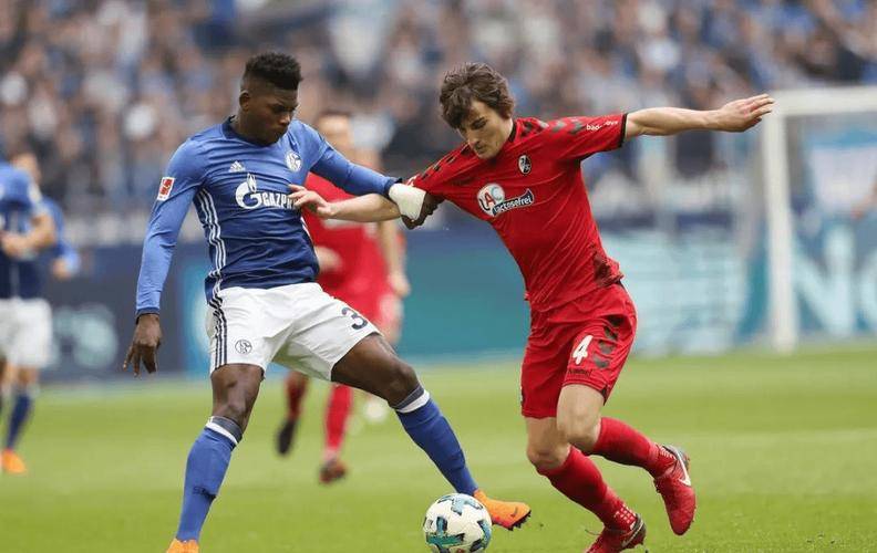 爱游戏中国-勒沃库森迎德甲关键赛；冲刺阶段完成体检；压力陡增；轮换策略成焦点(勒沃库森02年阵容)