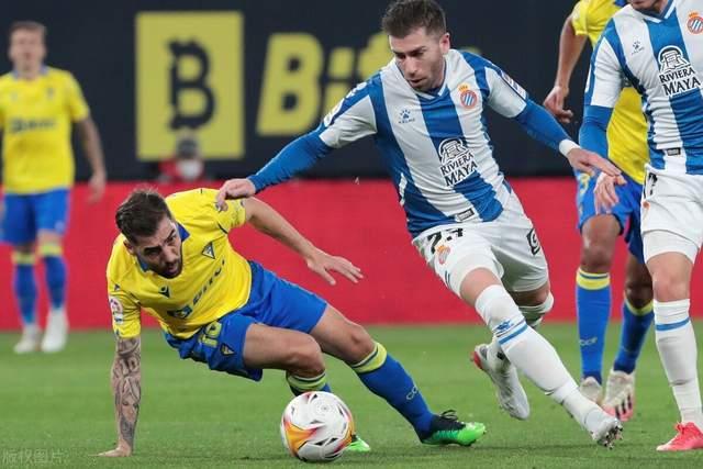 爱游戏中国-布莱顿内部会议纪要流出：国际比赛日队长鼓劲，意大利杯使命明确，控场能力受关注(布莱顿足球俱乐部官网)